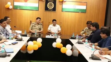 रामपुर: कलेक्ट्रेट सभागार में डीएम और एसपी ने उप खनिजों के अवैध परिवहन पर रोक लगाने के संबंध में की बैठक