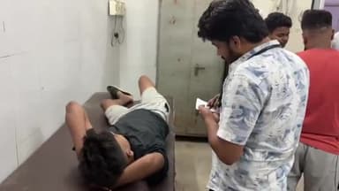 मैहर रोड अभय आश्रम के पास स्कूटी और बाइक की टक्कर में तीन लोग हुए घायल, इलाज जारी