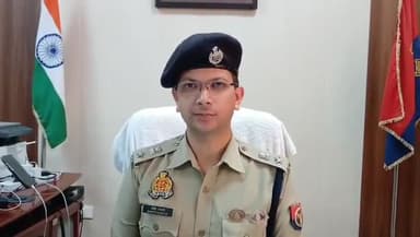 नोएडा पुलिस व बदमाशों के बीच हुई मुठभेड मे एक बदमाश को पैर मे लगी गोली, घायल व गिरफ्तार,कब्जे से आभूषण व 4000 रू बरामद
