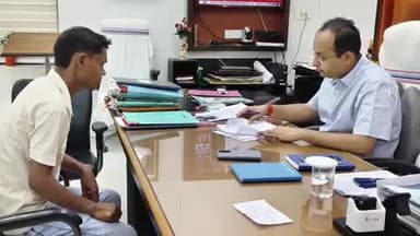 बिहार: जिलाधिकारी ने समाहरणालय में जनता दरबार लगाकर 24 लोगों की सुनीं समस्याएं