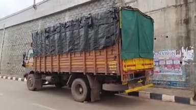 ಗದಗ: ನಗರದಲ್ಲಿ ಶಾಲೆ ಆರಂಭದ ದಿನವೇ ಸ್ಕೂಲ್ ವಾಹನ ಪಲ್ಟಿ, ತಪ್ಪಿದ ಭಾರಿ ದುರಂತ