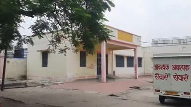 रामपुर: रम्पुरा गांव में आंगनबाड़ी केंद्र के बाहर संदिग्ध परिस्थितियों में व्यक्ति की मौत, पुलिस ने शव पीएम के लिए भेजा