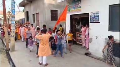 धनौरा: गजरौला के मोहल्ला बुध बाजार में निकाली गई भव्य कलश यात्रा, जगह-जगह हुआ स्वागत