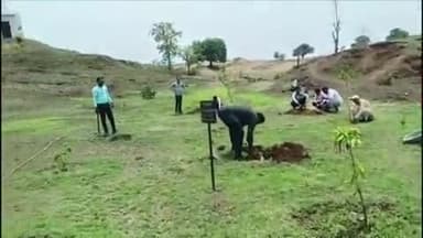 प्रभात पट्टन: जल गंगा संवर्धन अभियान के तहत वायगांव में पांच पांडव स्थित सूखी नदी पर संविधान और पौधारोपण किया गया