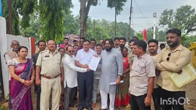 जगदलपुर: हाथा ग्राऊंड के पास दुकानों को जबरदस्ती हटाने पर बस्तर मुक्ति मोर्चा और व्यापारी महासंघ ने किया विरोध