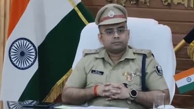 बेतिया: पुलिस अधीक्षक ने कार्य में लापरवाही करने वाले पुलिसकर्मियों को किया निलंबित