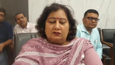 मिलक: B.Ed की परीक्षा को लेकर जिलाधिकारी सभागार में बैठक, राजकीय रज़ा स्नातकोत्तर की प्राचार्या ने मीडिया को दी जानकारी