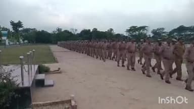 बलरामपुर: रिजर्व पुलिस लाइन में पुलिस अधीक्षक ने साप्ताहिक परेड का निरीक्षण किया, स्वास्थ्य एवं दक्षता की परख के लिए ड्रिल कराई गई