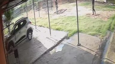 कांके: पुंदाग ओपी क्षेत्र में बदमाश ने घर में घुसकर हथियार के बल पर की रंगदारी की मांग, सीसीटीवी में कैद हुई घटना