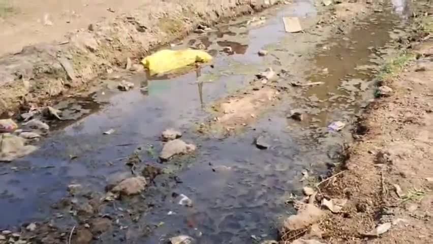 अतर्रा: हड़हा गांव में सड़कों पर हुआ जलभराव, ग्रामीण हुए परेशान #jansamasya