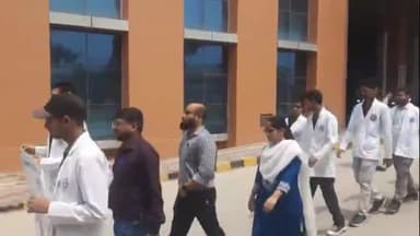 बेतिया: बेतिया में तंबाकू-गुटखा का सेवन नहीं करने को लेकर जीएमसी में निकली प्रभात फेरी