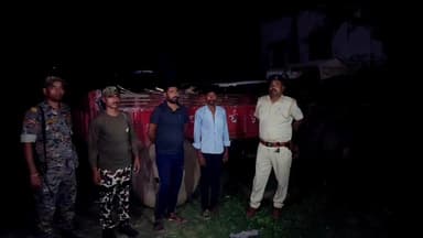 कुटुंबा: बालूगंज बाजार बैंक मोड़ से अवैध बालू लदे ट्रैक्टर के साथ चालक और मालिक को किया गया गिरफ्तार