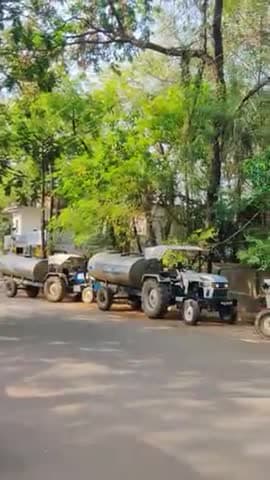 फिल्टर पर बिजली के खंभे पर पेड़ गिरने के कारण  पानी के सारे टैंकर हुए खड़े  #जलनिगम झांसी
