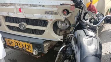 रामपुर: लाला वाले बाग के पास तेज रफ्तार वाहन ने बाइक सवार पिता-पुत्र को मारी टक्कर, पिता की मौत व पुत्र गंभीर रुप से घायल