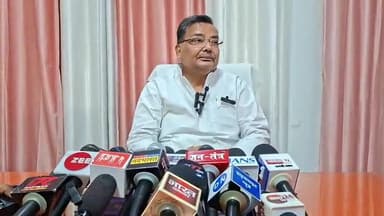 मैनपुरी: मैनपुरी के सर्किट हाउस में पहुंचे कैबिनेट मंत्री जयवीर सिंह ने पत्रकारों से वार्ता में दिए कई बड़े बयान