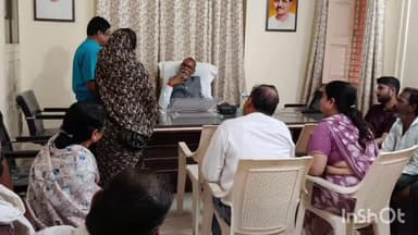 गुलाबगंज: क्षेत्र के एक दर्जन से अधिक नागरिकों ने विभिन्न समस्याओं के समाधान के लिए विधायक को दिए आवेदन