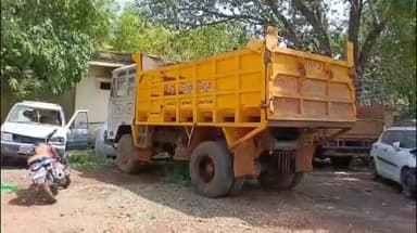 शिवपुरी नगर: सतेरिया गांव में तालाब गहरीकरण की आड़ में अवैध रूप से हो रहा था मुरुम खनन, 1 पोकलेन और 1 डंपर जब्त