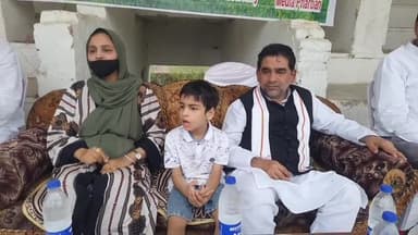 रामपुर: रविवार को गाँधी मैदान में आयोजित क्रिकेट टूर्नामेंट के समापन समारोह में नगर पालिका अध्यक्ष सना खानम शामिल हुईं