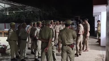 अमरोहा: डिडौली के कोतवाल हरिश्वर्धन सिंह ने लापरवाह पुलिसकर्मियों को जमकर हड़काया, वारंटियों को पकड़ने के दिए निर्देश