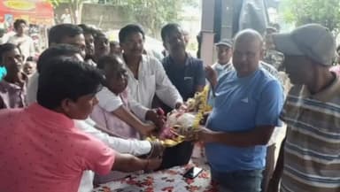 कलियासोल: पाथरचाली ग्राम में आयोजित शोक कीर्तन महायज्ञ में शामिल हुए निरसा के विधायक आरूप चटर्जी, लोगों ने किया स्वागत