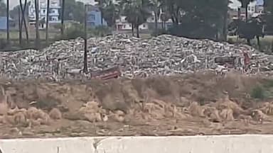 बिहार: कोसुक गांव स्थित पंचाने नदी के तट के किनारे कचरा डंपिंग यार्ड के  कारण ग्रामीणों को हो रही परेशान। 
#jansamasya