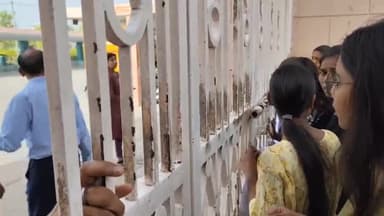 लाडपुरा: वर्धमान महावीर खुला विश्वविद्यालय की प्री-डीएलडी परीक्षा में मोदी परीक्षा केंद्र पर 1 दर्जन अभ्यर्थियों का पेपर छूटा