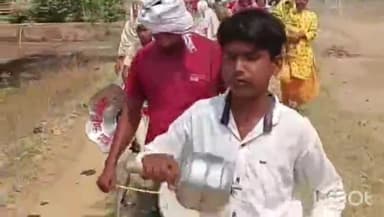 भभुआ: खैरा मचीयाव में आयोजित श्री रामचरितमानस नवाह पाठ महायज्ञ की जलभरी कलश शोभा यात्रा धूमधाम से गाजे-बाजे के साथ निकाली गई