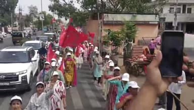 जयपुर में शहीद स्मारक पर उमड़ा शिक्षकों का सैलाब 
-11 सूत्रीय मांगों को लेकर राजस्थान शिक्षक संघ शेखावत ने किया प्रदर्शन