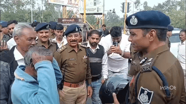 इंदौर: इंदौर पुलिस द्वारा हेलमेट जागरूकता अभियान चलाया गया, हेलमेट भी वितरित किए गए