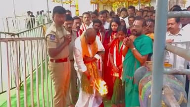 కోనారావుపేట: మామిడిపల్లి రాములోరి సేవలో ప్రభుత్వ విప్ వేములవాడ ఎమ్మెల్యే ఆది శ్రీనివాస్