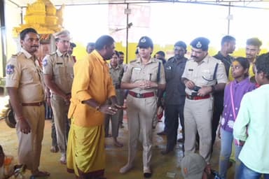 కొమురవెల్లి: కొమురవెల్లి మల్లన్న క్షేత్రంలో బందోబస్తు ఏర్పాట్లు పర్యవేక్షించిన సిపి రష్మీ పెరుమాళ్