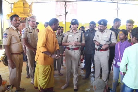 కొమురవెల్లి: కొమురవెల్లి మల్లన్న క్షేత్రంలో బందోబస్తు ఏర్పాట్లు పర్యవేక్షించిన సిపి రష్మీ పెరుమాళ్