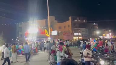 திருக்கோயிலூர்: மணலூர்பேட்டை ஆற்று திருவிழாவின்போது பலூன்களுக்கு நிரப்பப்படும் ஹீலியம் சிலிண்டர் வெடித்து ஒருவர் உயிரிழப்பு