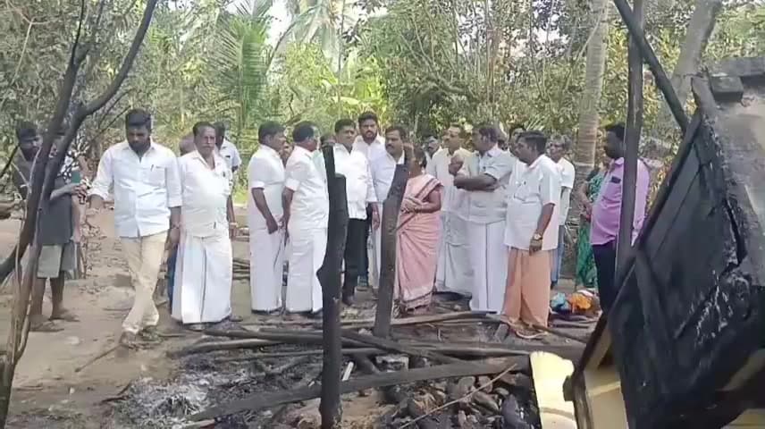 செய்யூர்: இடைக்கழிநாடு பகுதியில் தீ விபத்தால் பாதிக்கப்பட்ட குடும்பத்திற்கு அதிமுக சார்பில் நலத்திட்ட உதவிகள் வழங்கப்பட்டது
