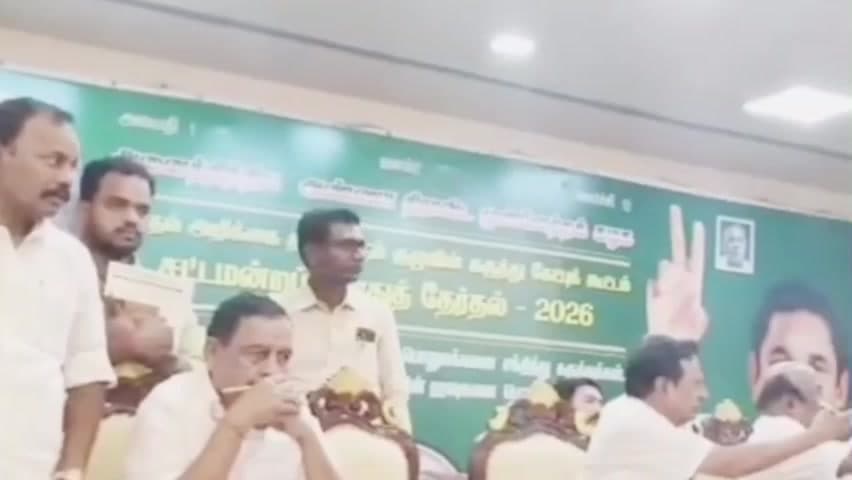 பல்லாவரம்: பல்லாவரத்தில் அதிமுக சார்பில் தேர்தல் அறிக்கை தயாரிக்கும் குழுவின் கருத்து கேட்டு கூட்டம் நடைபெற்றது