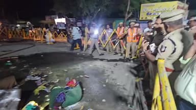 திருக்கோயிலூர்: மணலூர்பேட்டையில் ஹீலியம் சிலிண்டர் வெடித்து விபத்துக்குள்ளான சம்பவத்தில் ஒருவர் உயிரிழப்பு ;  18 பேர் சிகிச்சைக்காக அனுமதி