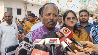 ଜୋଙ୍କ: ଖାରିଆର ଏନେଶି ରେ ବନ୍ଦେ ମାତରଂ କାର୍ଯ୍ୟକ୍ରମ ରେ ଯୋଗଦେଇ ପ୍ରତିକ୍ରିୟା ରଖିଲେ ଜିଲ୍ଲାପାଳ