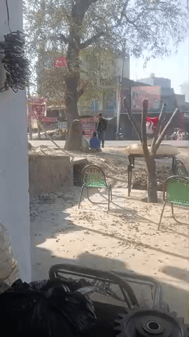 samodia adde per ye dukaan hai bhai  ok saara saman milta hai auto tector parts