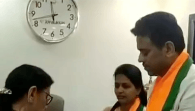 पेण: दादर जिल्हा परिषद मतदार संघातून वैकुंठ पाटील यांनी आपला उमेदवारी अर्ज केला दाखल