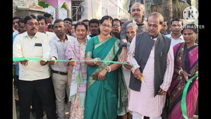 নন্দকুমার: বহিচবেড়িয়া মৌজায় একটি কংক্রিটের ঢালাই রাস্তা নির্মানের শুভ উদ্বোধন অনুষ্ঠানে উপস্থিত বিধায়ক সুকুমার দে