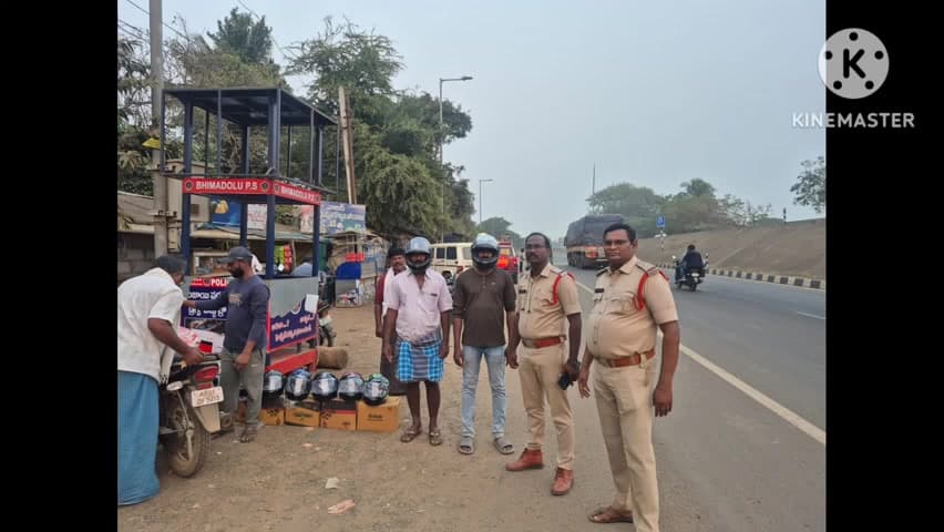 ఉంగుటూరు: భీమడోలు నేర నివారణలో భాగంగా హెల్మెట్ ధరించడం పై అవగాహన కల్పించిన  సర్కిల్ ఇన్స్పెక్టర్ విల్సన్