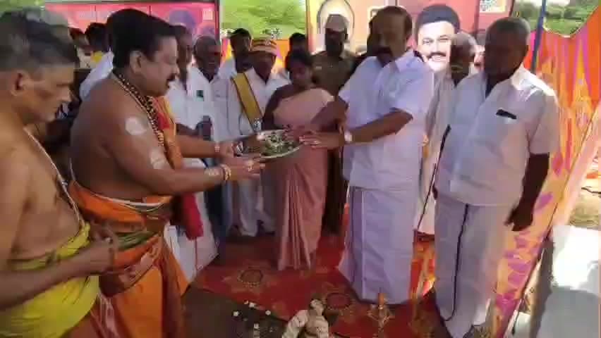 சிங்கம்புனரி: ரூ.2.83 கோடி மதிப்பீட்டில் கிராம சாலைப் பணிகள் தொடக்கம்