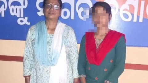 କୁଜଙ୍ଗ: ବାଗୋଇ ଅଞ୍ଚଳ ରୁ ନିଖୋଜ ଥିବା ଯୁବତୀ କୁ ଉଦ୍ଧାର କରି ପରିବାର ଲୋକଙ୍କୁ ହସ୍ତାନ୍ତର କଲା କୁଜଙ୍ଗ ପୋଲିସ