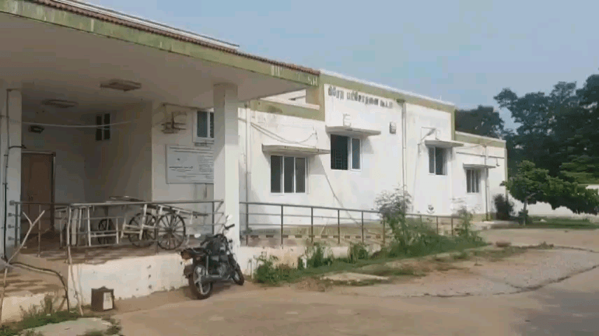 முசிறி: உப்பிலியபுரம் கடைவீதியில் குடி போதைக்கு அடிமையான ஆறுமுகம் என்பவர் சாலையில் சுருண்டு விழுந்து பலி போலீஸ் விசாரணை