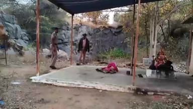 மேட்டூர்: மேட்டூர் பொன் நகர் பகுதியில் மது போதையில் தகராறு பெயிண்டர் அடித்துக் கொலை போல போலீசார் விசாரணை