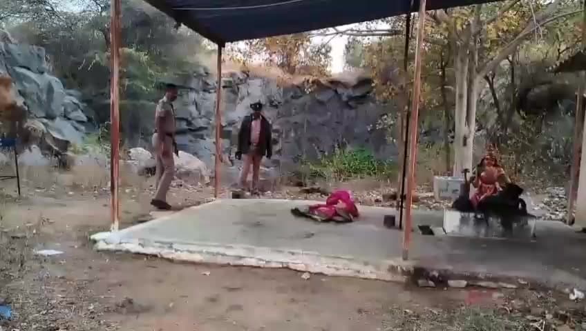 மேட்டூர்: மேட்டூர் பொன் நகர் பகுதியில் மது போதையில் தகராறு பெயிண்டர் அடித்துக் கொலை போல போலீசார் விசாரணை