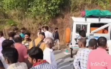 ಕಾರ್ಕಳ: ಕಾರ್ಕಳ ಸಮೀಪ ಖಾಸಗಿ ಬಸ್ ಹಾಗೂ ತೂಫಾನ್ ವಾಹನದ ನಡುವೆ ಭೀಕರ ಅಪಘಾತ ಮೂವರು ಸಾವು ಹಲವರಿಗೆ ಗಾಯ