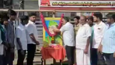 தாராபுரம்: பழைய நகராட்சி அலுவலகம் அருகே நேதாஜி சுபாஷ் படத்திற்கு மாலை அணிவித்து மரியாதை செலுத்தப்பட்டது