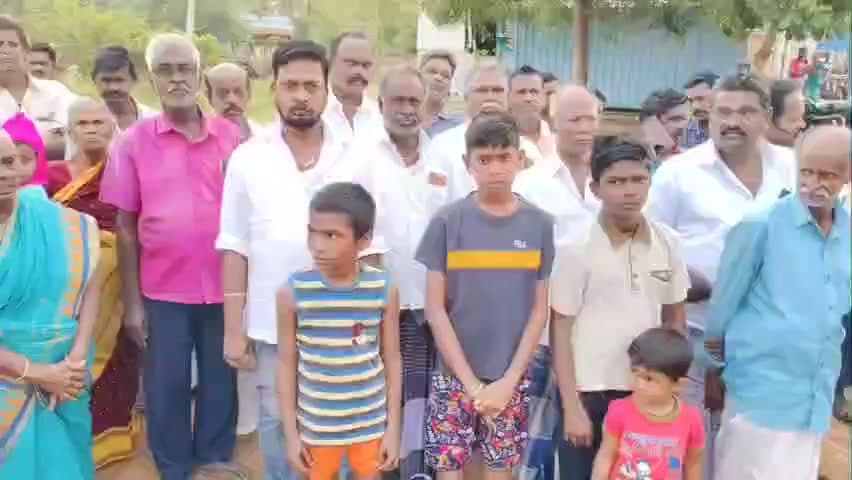 தேவகோட்டை: தேவகோட்டை அருகே அடிப்படை வசதிகள் கோரி சாலை மறியல் முயற்சி