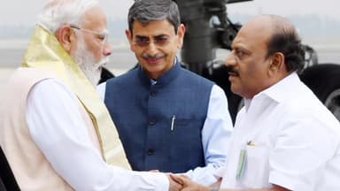 தாம்பரம்: விமான நிலையம் வருகை புரிந்த பிரதமருக்கு ஆளுநர் மற்றும் அரசு சார்பில் வரவேற்பு அளிக்கப்பட்டது